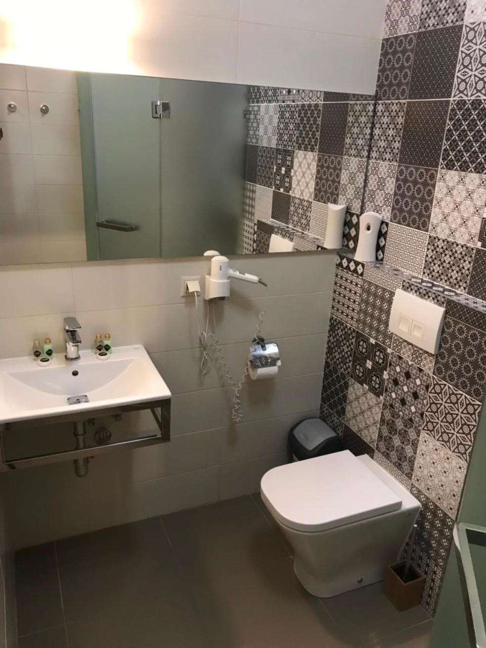 Wine Hotel Chişinǎu Buitenkant foto
